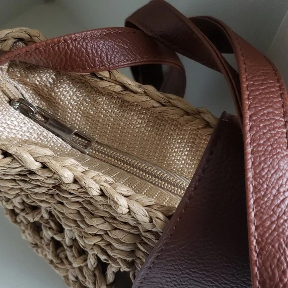 Straw Crossbody Chic Hollow Out. NWT - Picture 15 of 16